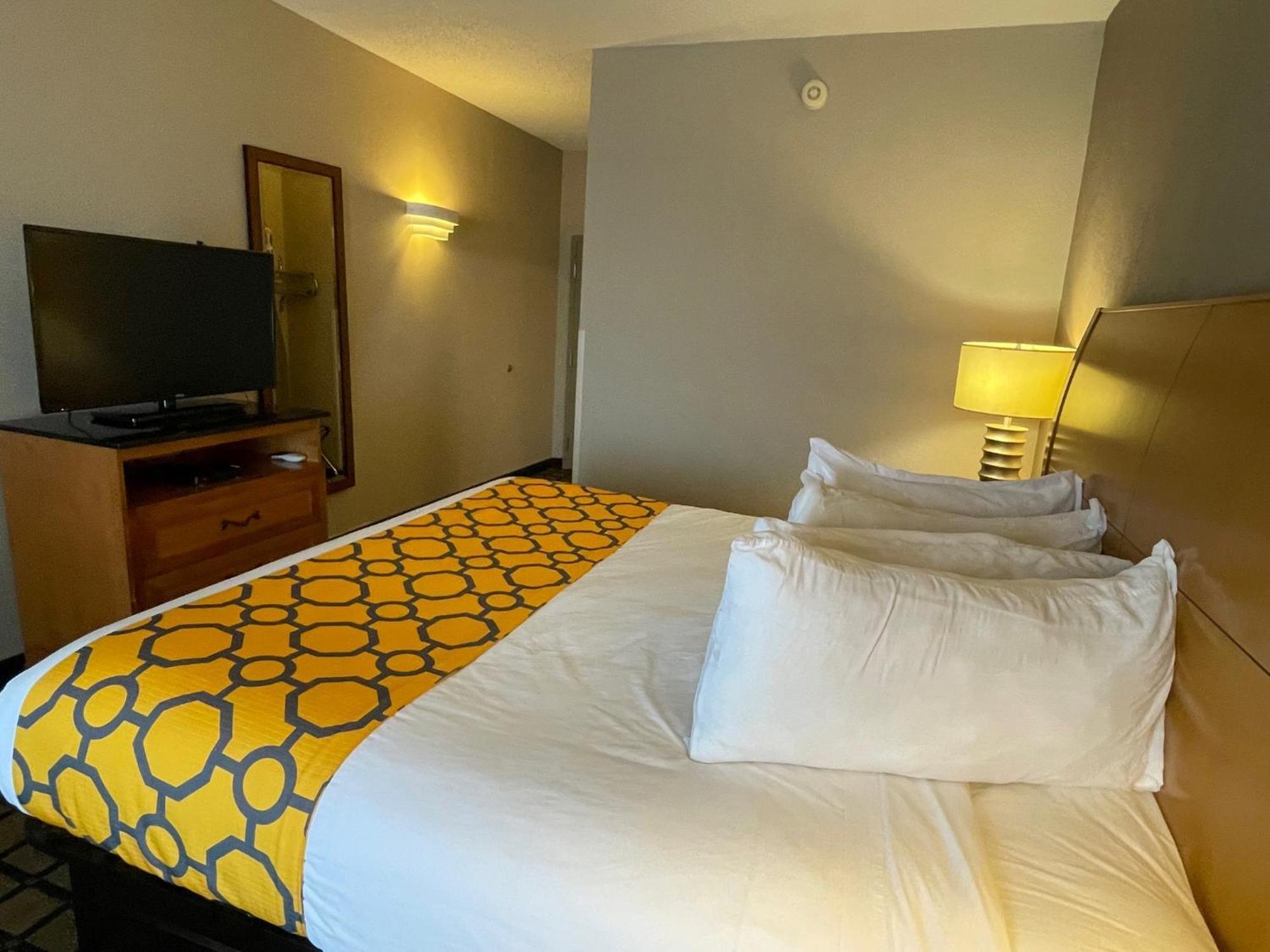 Baymont By Wyndham West Plains Hotell Exteriör bild