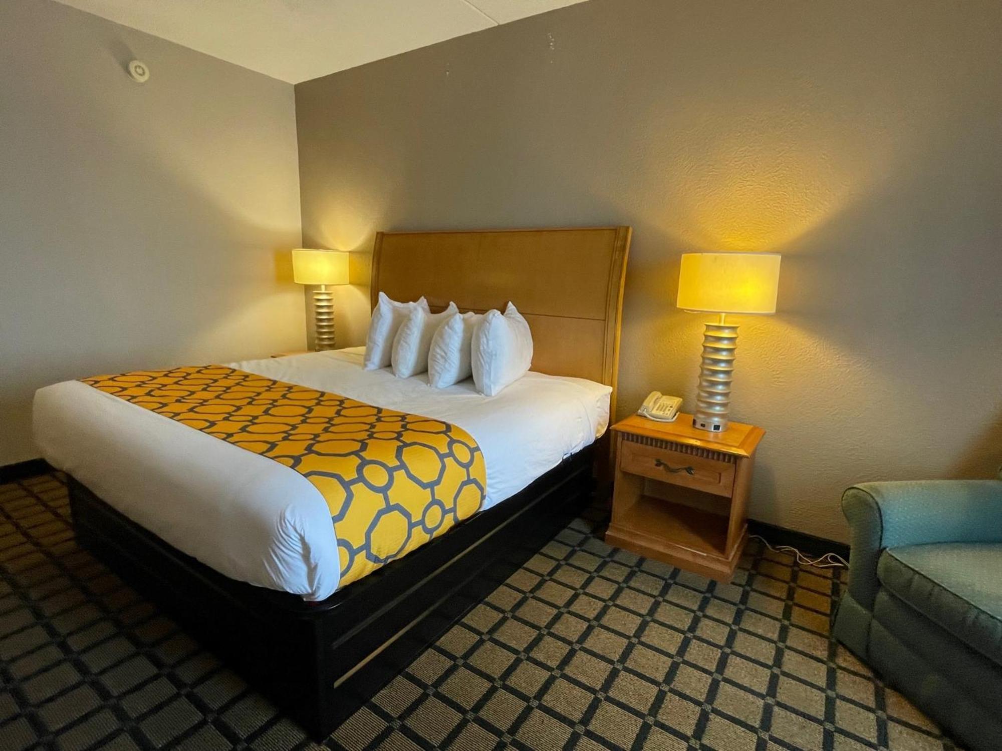 Baymont By Wyndham West Plains Hotell Exteriör bild
