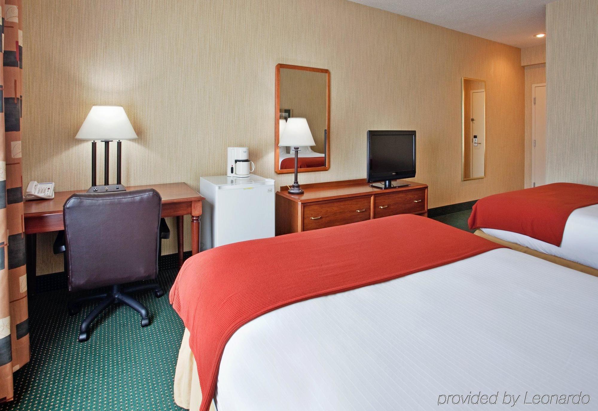 Baymont By Wyndham West Plains Hotell Exteriör bild
